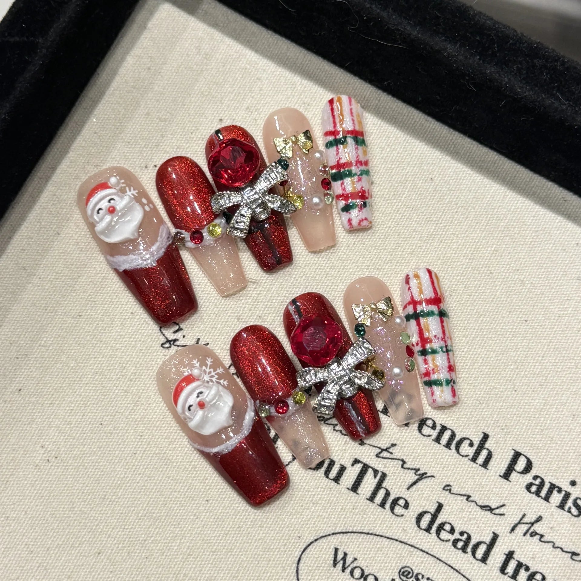 Handmade Press on Nails Christmas Red New Year Gifts Fake Nails Wearing 3D Santa Claus Long French Cat Eye Crystal False Nails