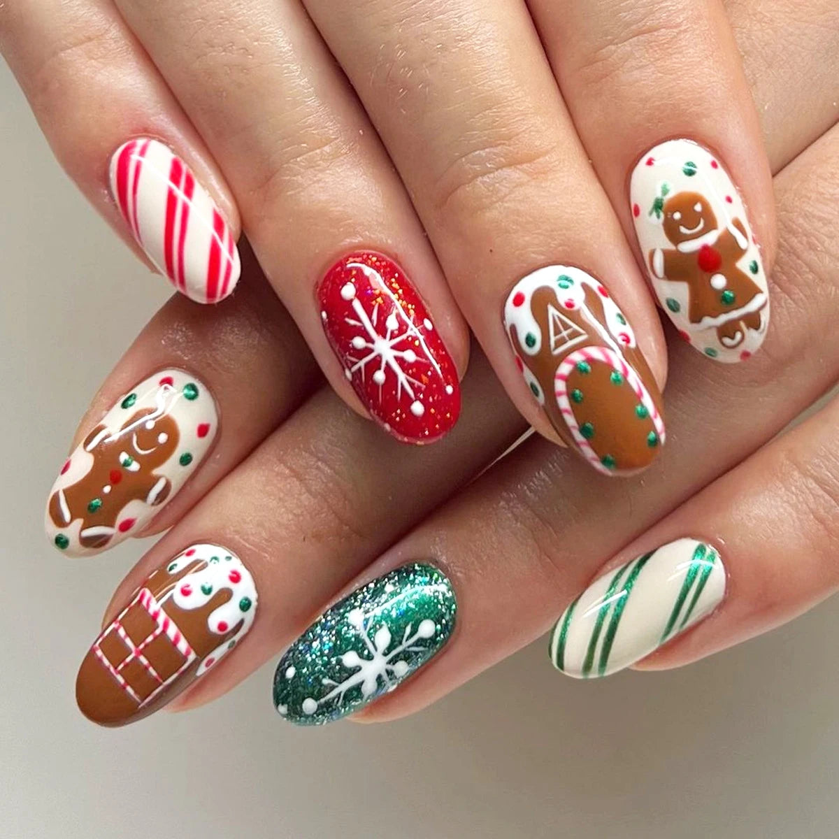 24Pcs/set Almond Coverage Press On Nails Christmas Party Cute Gingerbread Fake Nail Reusable False Nail Shiny Colorful Wear Nail